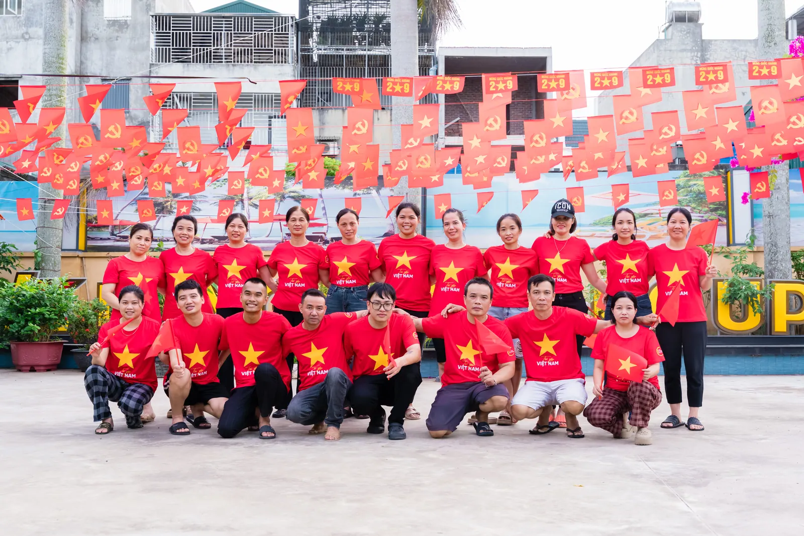 Tập thể đội ngũ QUYN The T-shirt Factory